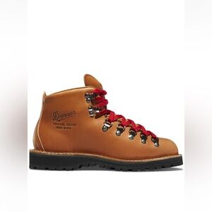 Danner Mountain Lt Cascade Women’s hiking boots, Size 6, Brand New without box